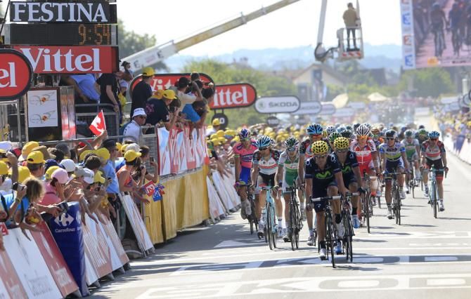 JJ Rojas leads Movistar teammate Alejandro Valverde across the finish line in a group that finished nearly 10 minutes off the pace