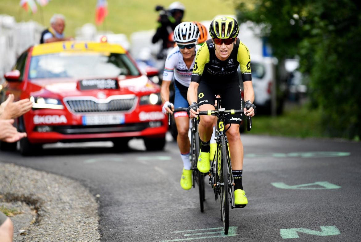 Annemiek van Vleuten leads Ashleigh Moolman Pasio and Anna van der Breggen