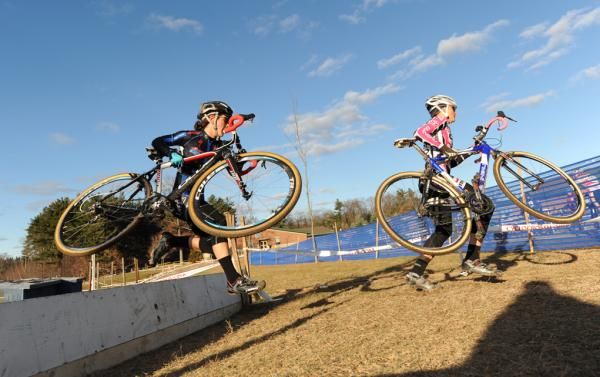 Elliott (Garneau Club/Chaussure/Ogilvy) and Arley Kemmerer (C3/Athletes Serving Athletes) through the hurdles.