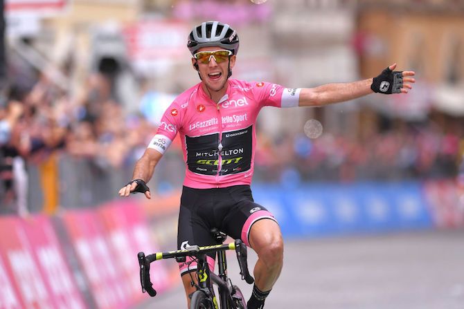 Simon Yates (Mitchelton-Scott) wins stage 11 of the 2018 Giro into Osimo, taking a precious couple of seconds out of defending champion Tom Dumoulin