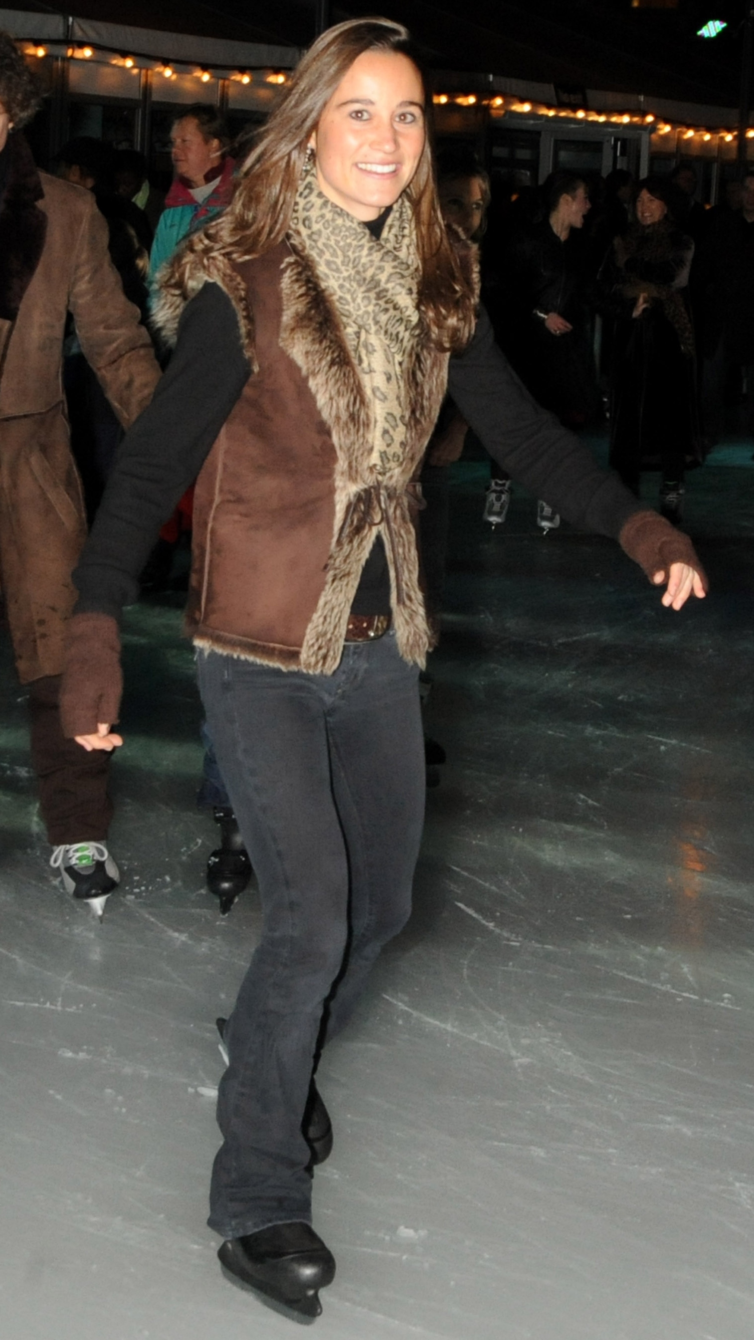 Pippa Middleton se účastní VIP otevření kluziště Somerset House Ice Rink v roce 2008