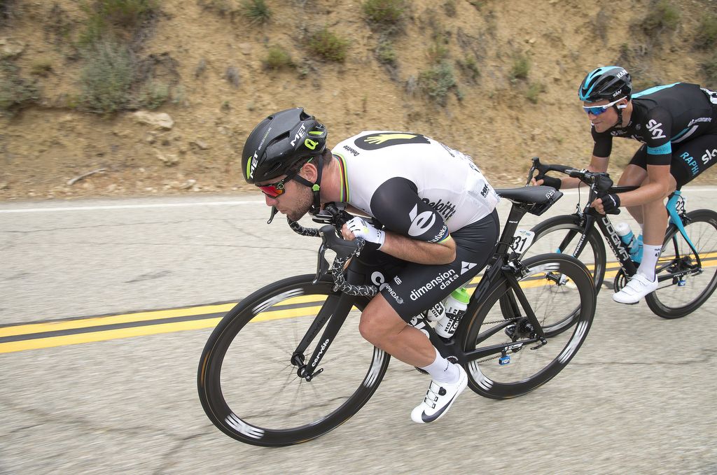 Mark Cavendish gets into an aero tuck