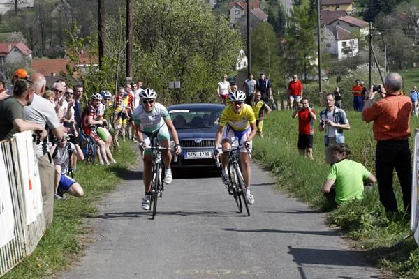Nederland Bloeit teammates Annemie Van Vleuten, left, and Marianne Vos are moments away from finishing one-two on the stage, more than 12 minutes ahead of the nearest rider.