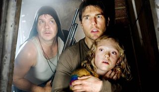 Tim Robbins Tom Cruise Dakota Fanning in War of the Worlds