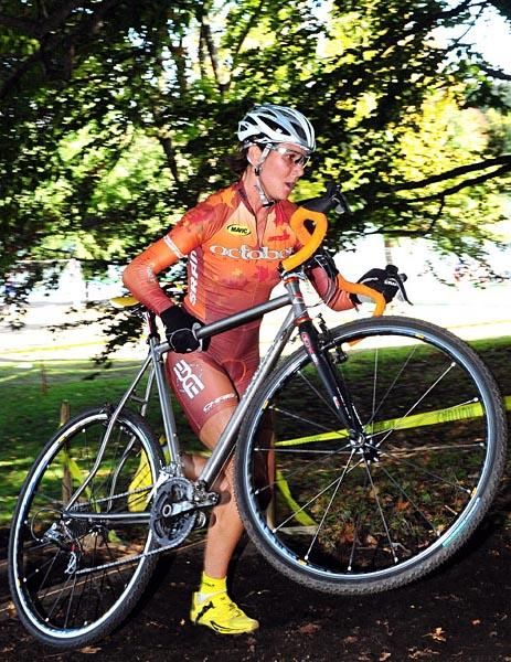 Lyne Bessette (October Factory Racing) chasing Dombroski.
