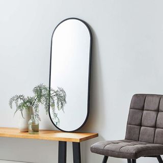 wall mirror in side table