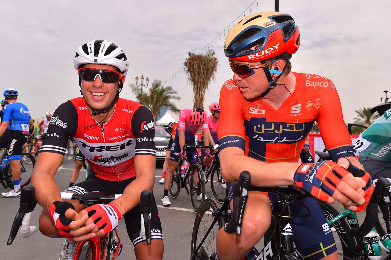 Richie Porte and Rohan Dennis chat at the start