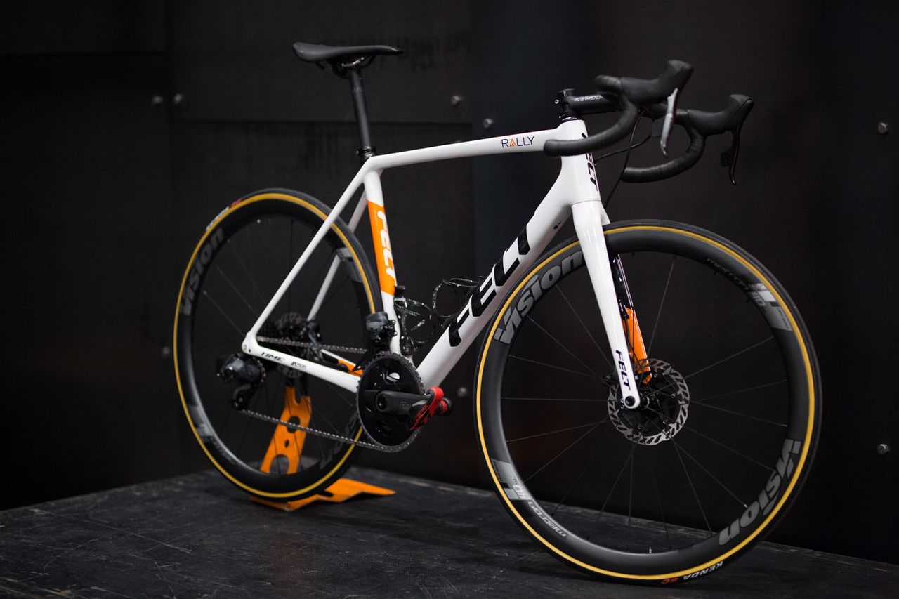 Felt FR Disc equipped with Sram AXS drivetrain and Vision Metron wheels.