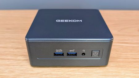 Geekom IT12 mini PC close up of front ports