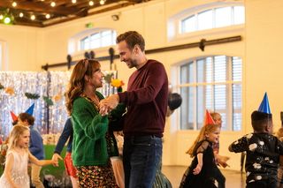 Esther Smith and Rafe Spall as Nikki and Jason in Trying season 3