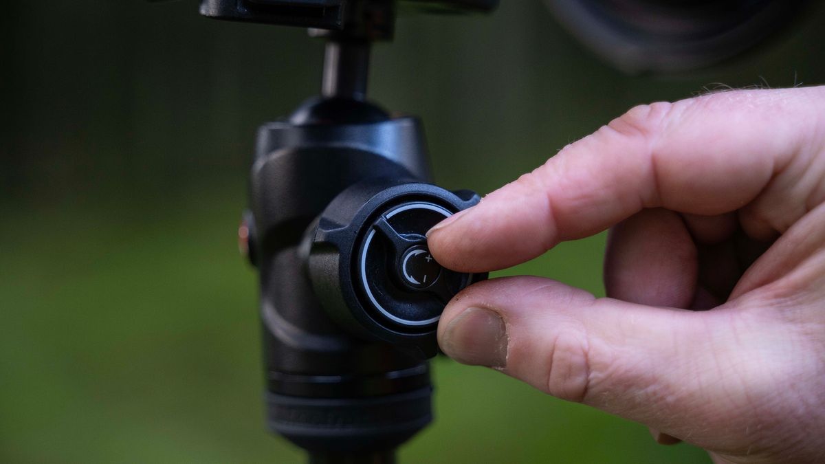 Manfrotto Befree Advanced Carbon Fibre Travel Tripod, friction knob