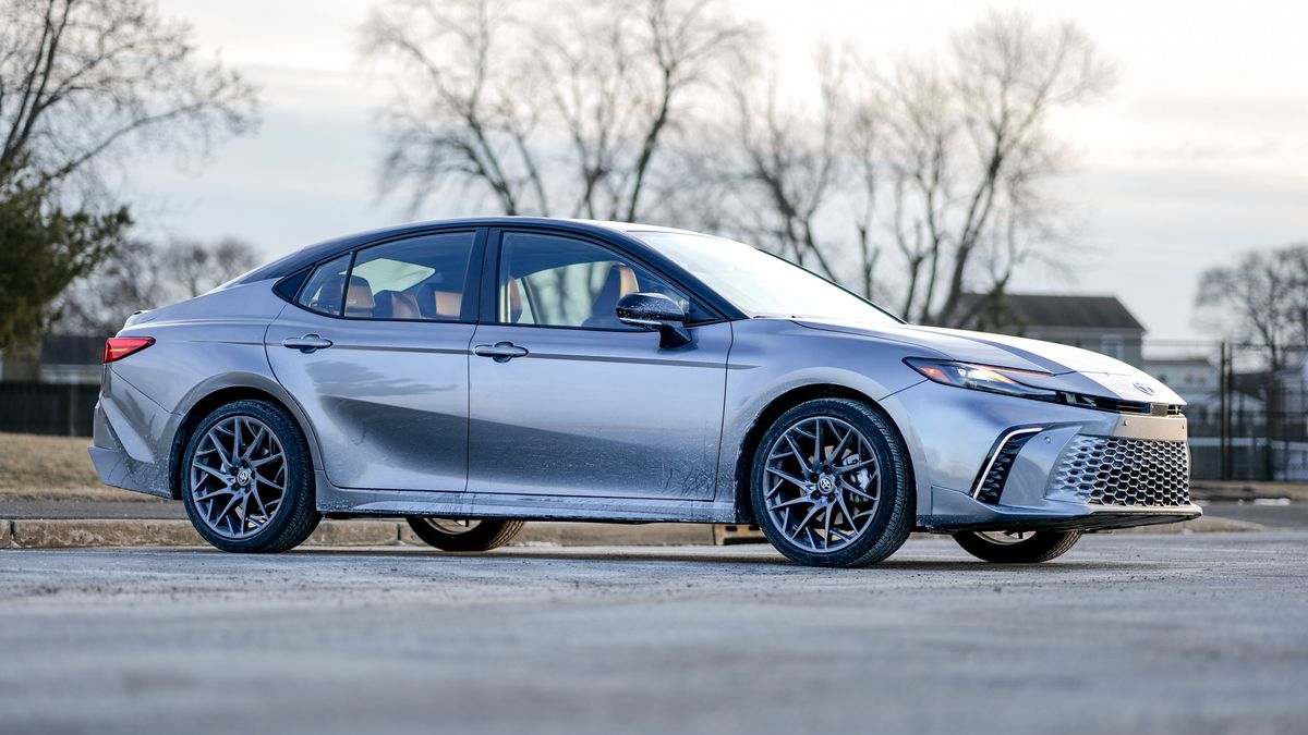 I drove the Toyota Camry hybrid for a week — here’s my pros and cons ...