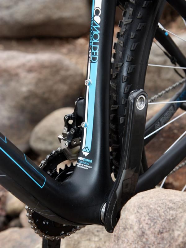 The wider bottom bracket and inflated tubes all around make for a noticeably stiffer-feeling frame than the outgoing Superfly.