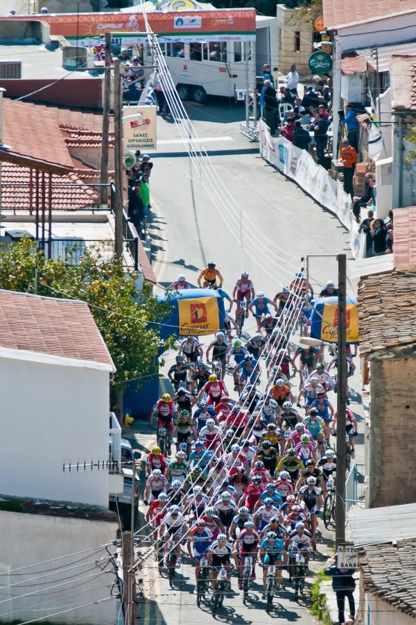 The start of the elite men's race in Voroklini