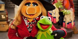 Kermit and Miss Piggy Muppets Most Wanted