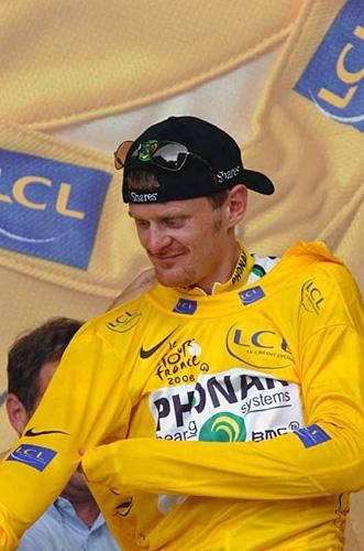 Floyd Landis (Phonak) pulls on the maillot jaune