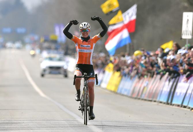Anna van der Breggen wins the 2018 Tour of Flanders