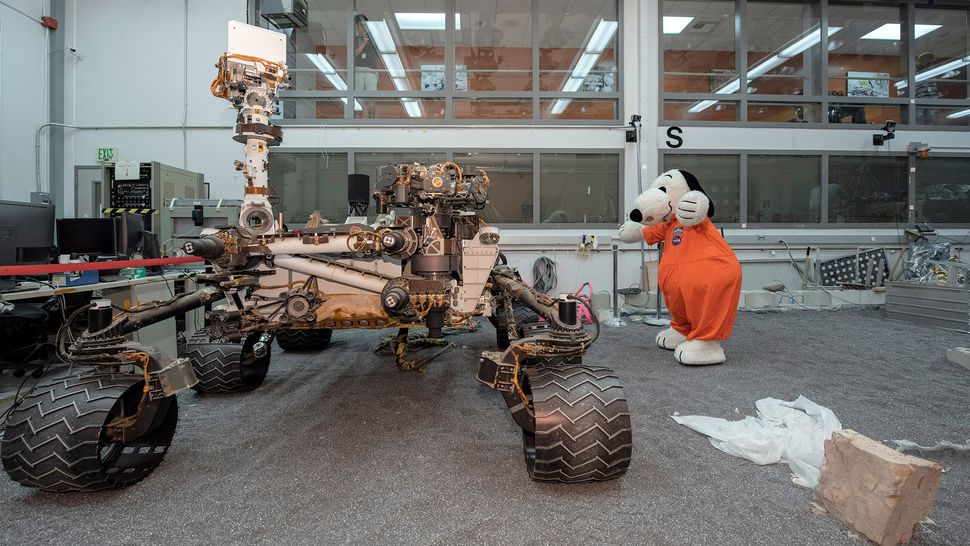 In Photos: Snoopy Visits NASA's Jet Propulsion Laboratory | Space