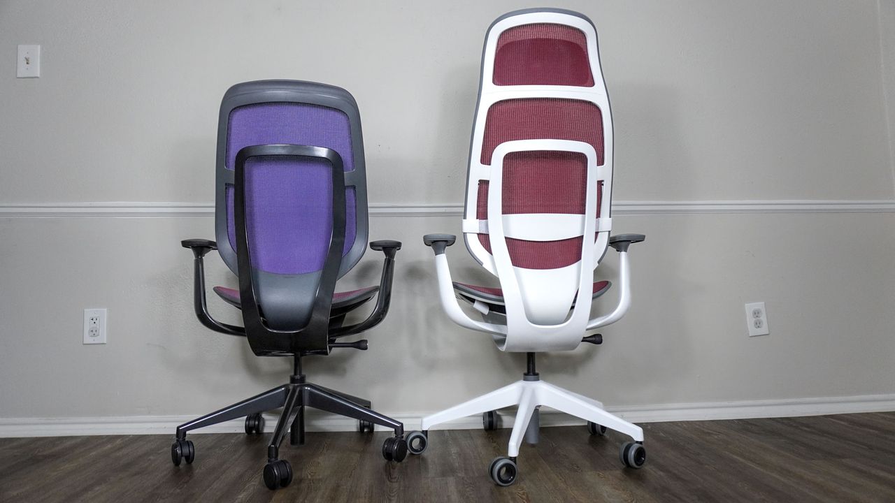 The backrests of the Steelcase Karman and the Steelcase Karman High Back seen from behind
