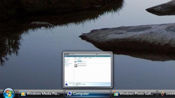 Windows Vista desktop with Aero Glass enabled