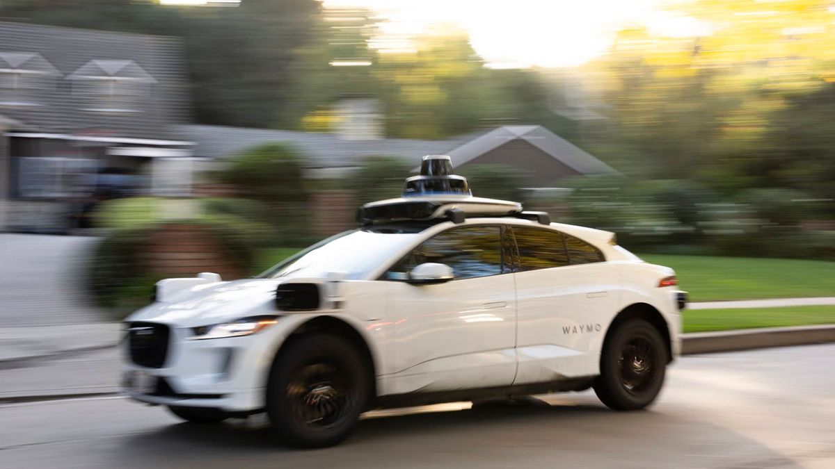 Waymo robotaxi calls cops on riders handling loaded AR-style ghost gun — Waymo alerted San Francisco police, then juvenile riders were stopped and arrested