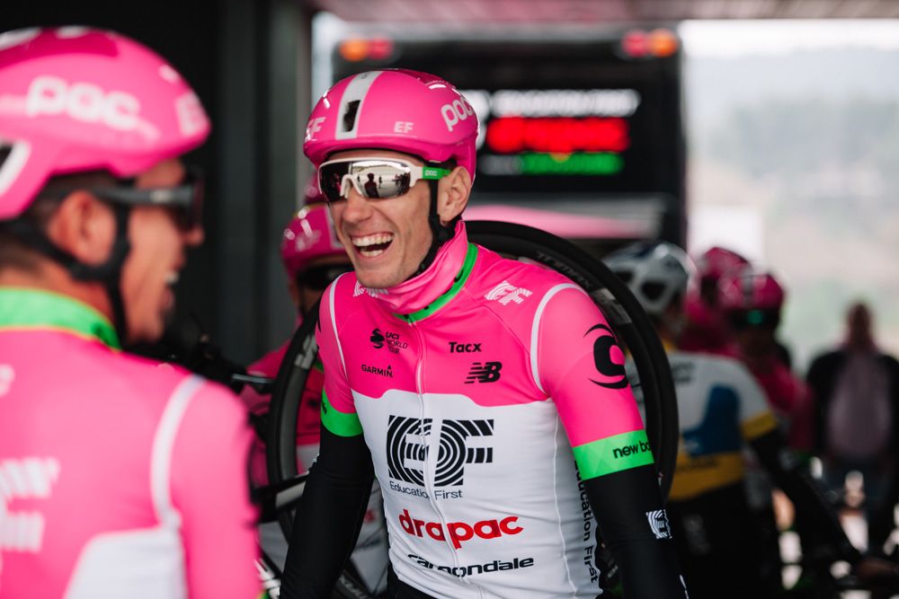 Pierre Rolland ans Rigoberto Uran share a joke