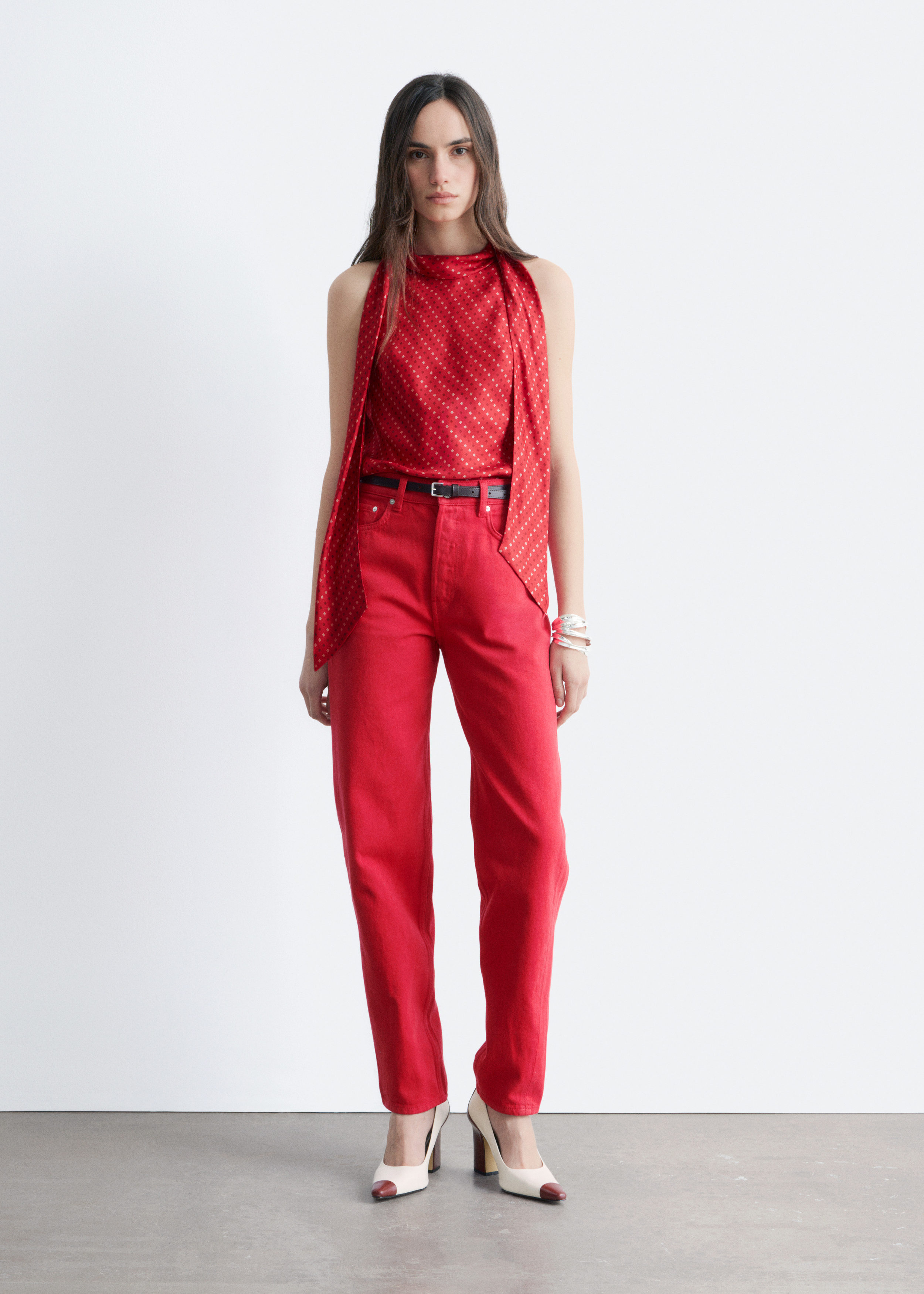 High-waist tapered jeans