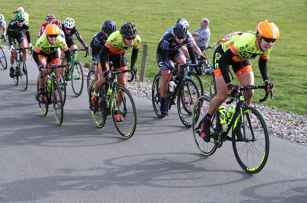 The Al&eacute; Cipollini squad try to split the race