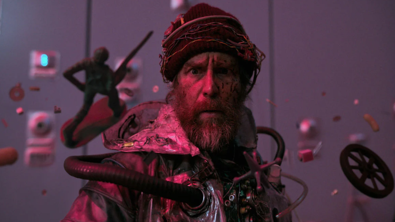 رجل ملتح غريب بأشياء مجمدة في الوقت المناسب