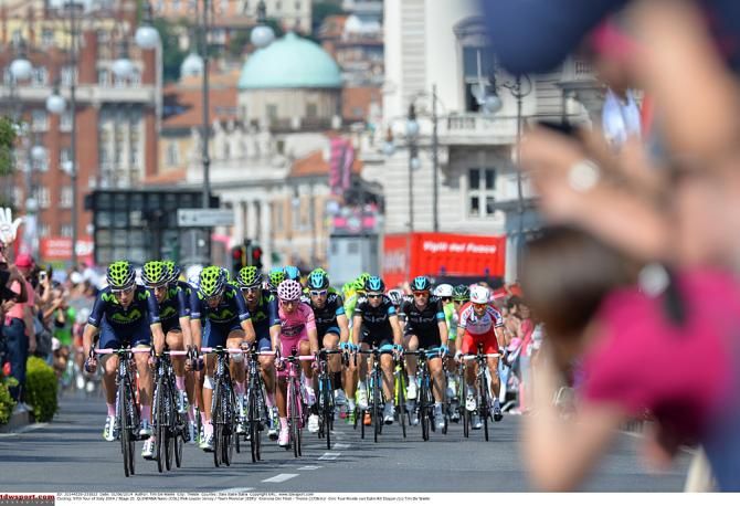 Movistar leads the Giro d'Italia home