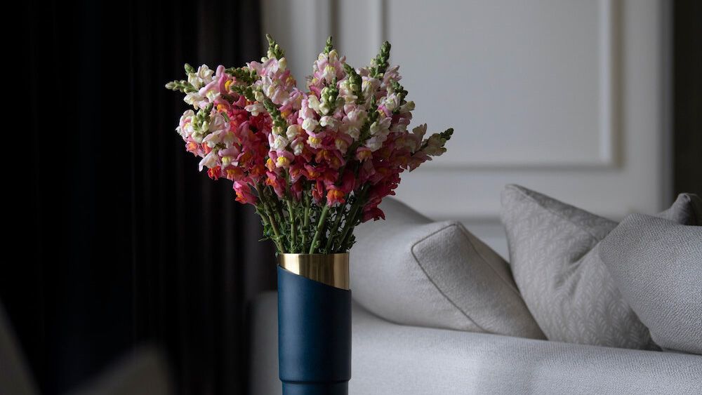 Mother&#039;s Day gift guide: Coral Snapdragons bouquet from Bloom in living room