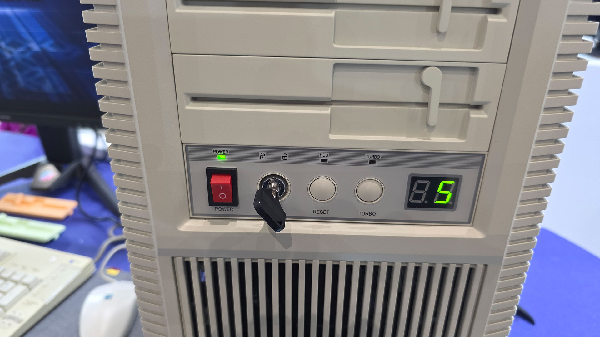 SilverStone FLP02 retro tower case