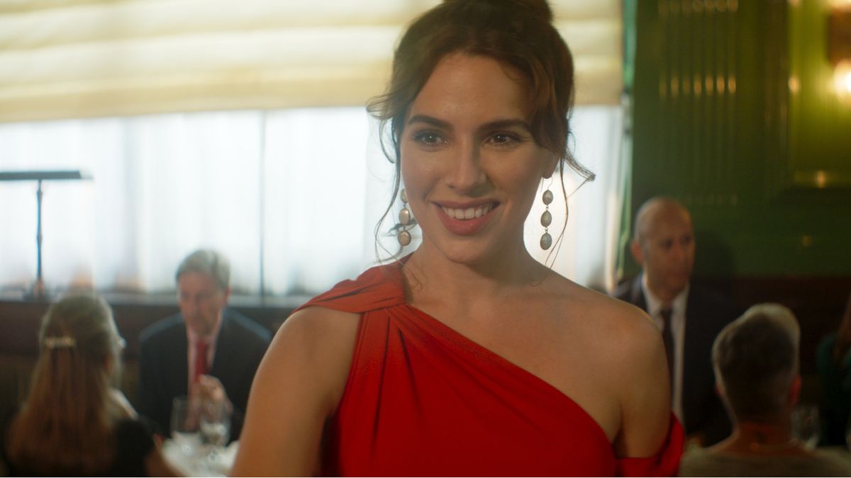 Melia Kreiling as Amandine Buckingham in Mammals