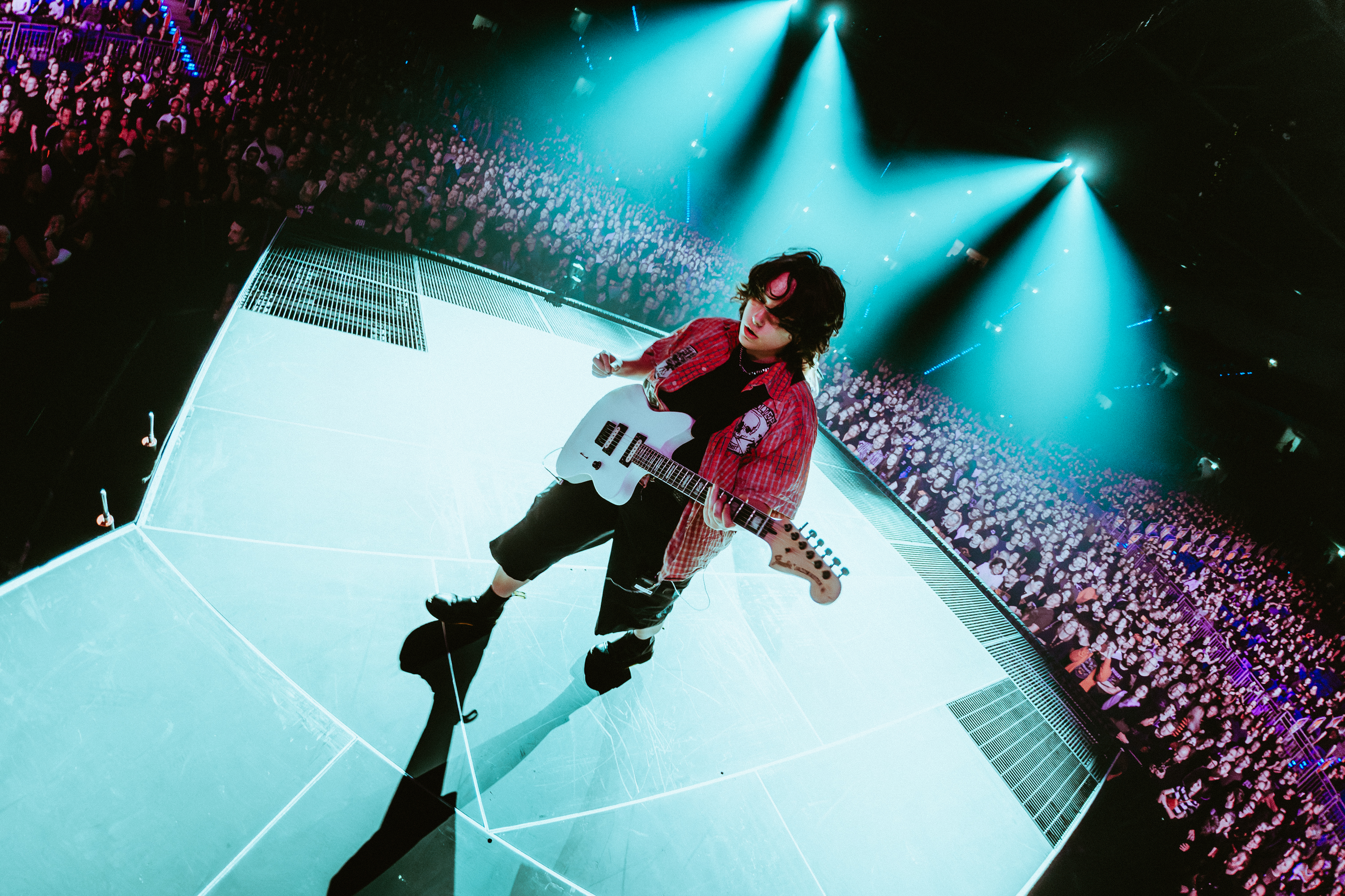 Alisha Yarwood on stage with a Jim Root Jazzmaster