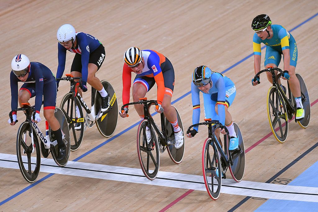The women's elimination race mid-omnium