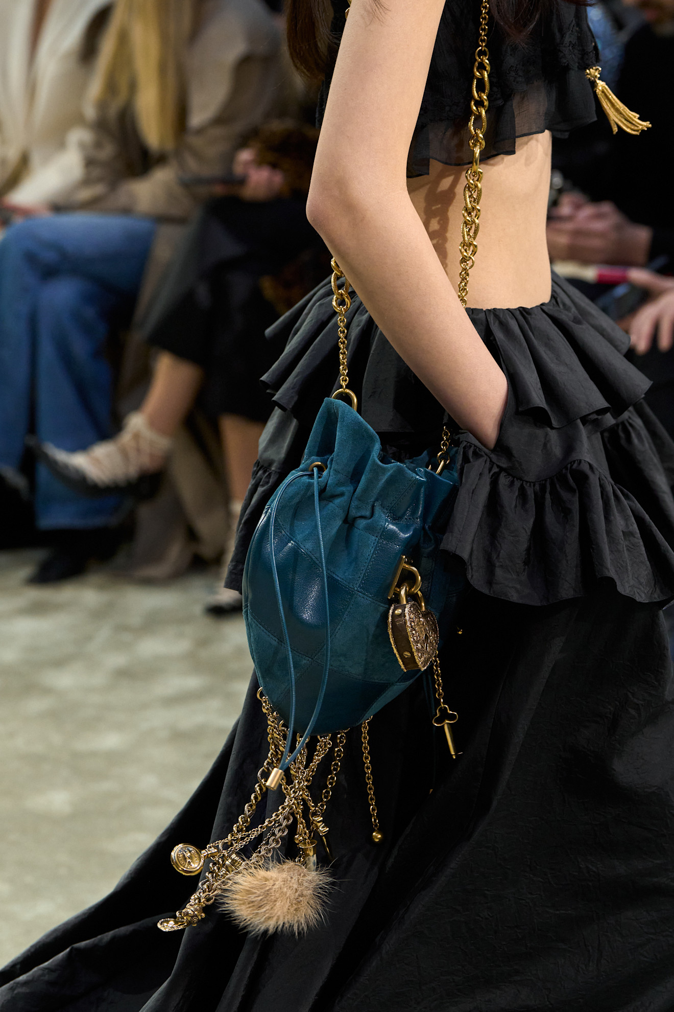 woman wearing a slouchy bag on the Chloe Fall 2025 runway