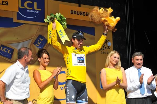Fabian Cancellara (Saxo Bank) celebrates another day in yellow.