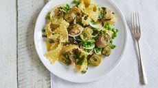 Malfadine with artichokes, pea, clams and white wine