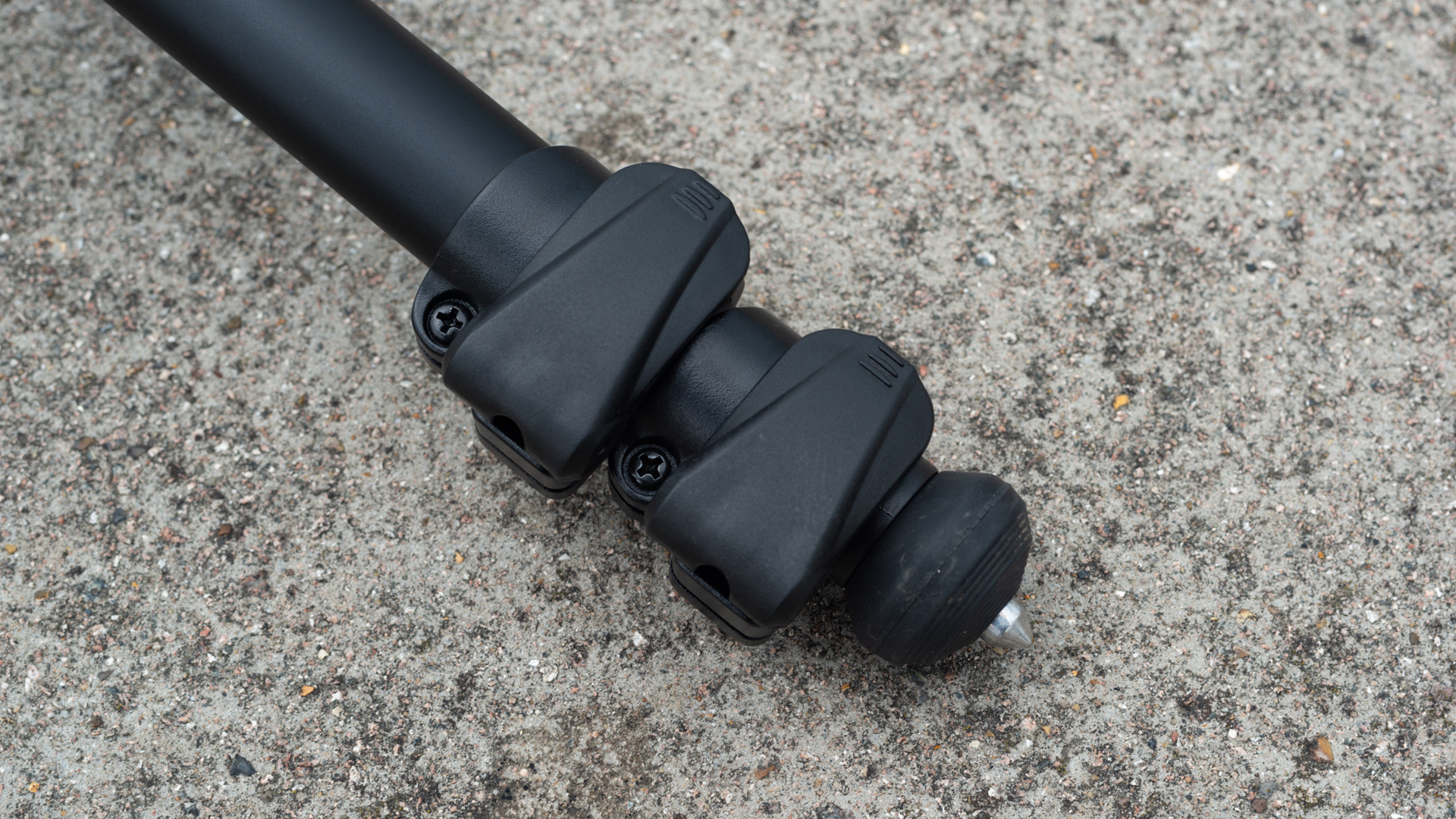 Image shows a closeup of the foot of a Vanguard Alta Pro 263AB tripod.