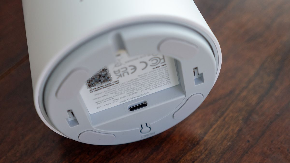 The UGREEN SynCare Indoor Cam ID500 Pro that pairs with the UGREEN HomeAgent HA100