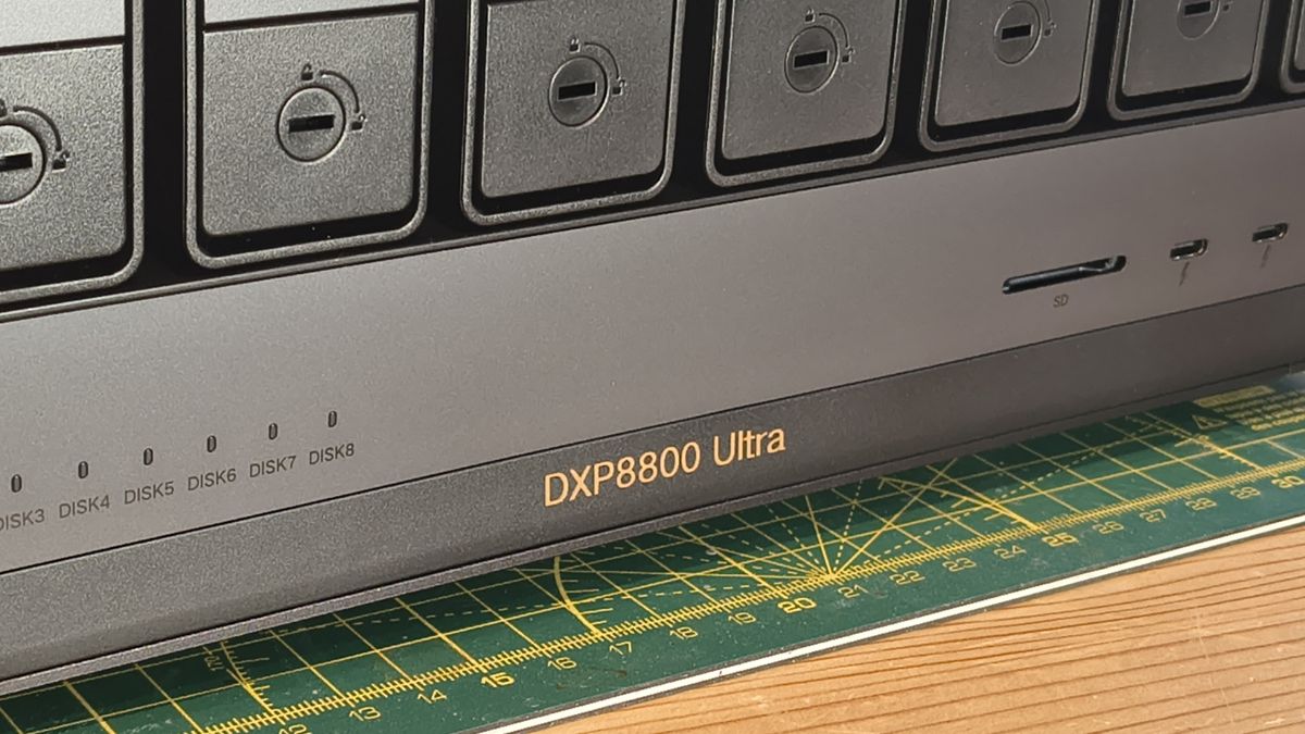 Ugreen NASync DXP8800 Ultra