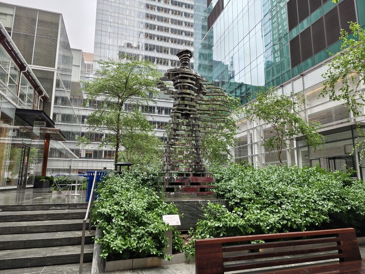 Motorola Razr Ultra 2025 daytime sample.