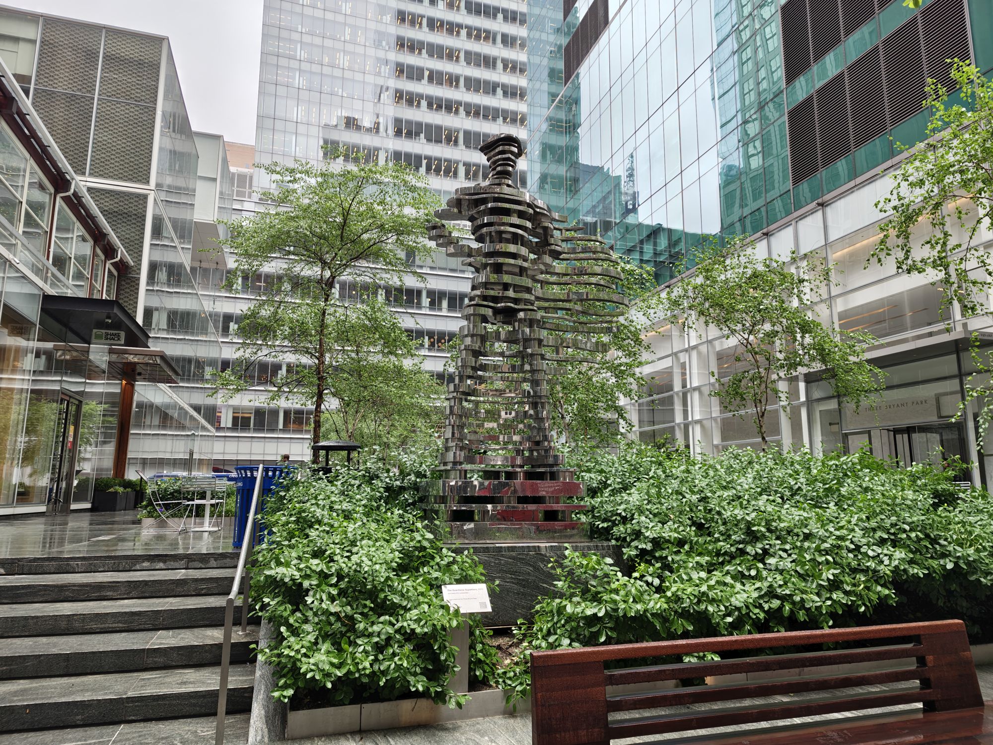 Motorola Razr Ultra 2025 daytime sample.
