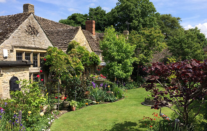 Lane Hatch is a charming Cotswold stone cottage.