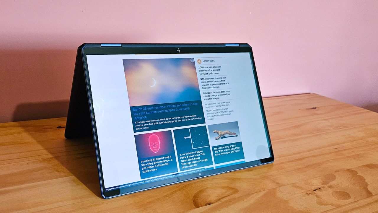 HP Omnibook Ultra 14 flipped.