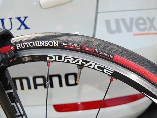 Team mechanics were fitting 28mm-wide Hutchinson Intensive Road Tubeless tires