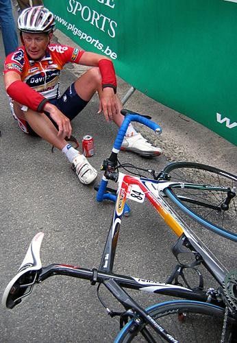Chris Horner (Davitamon) had enough of this Mur