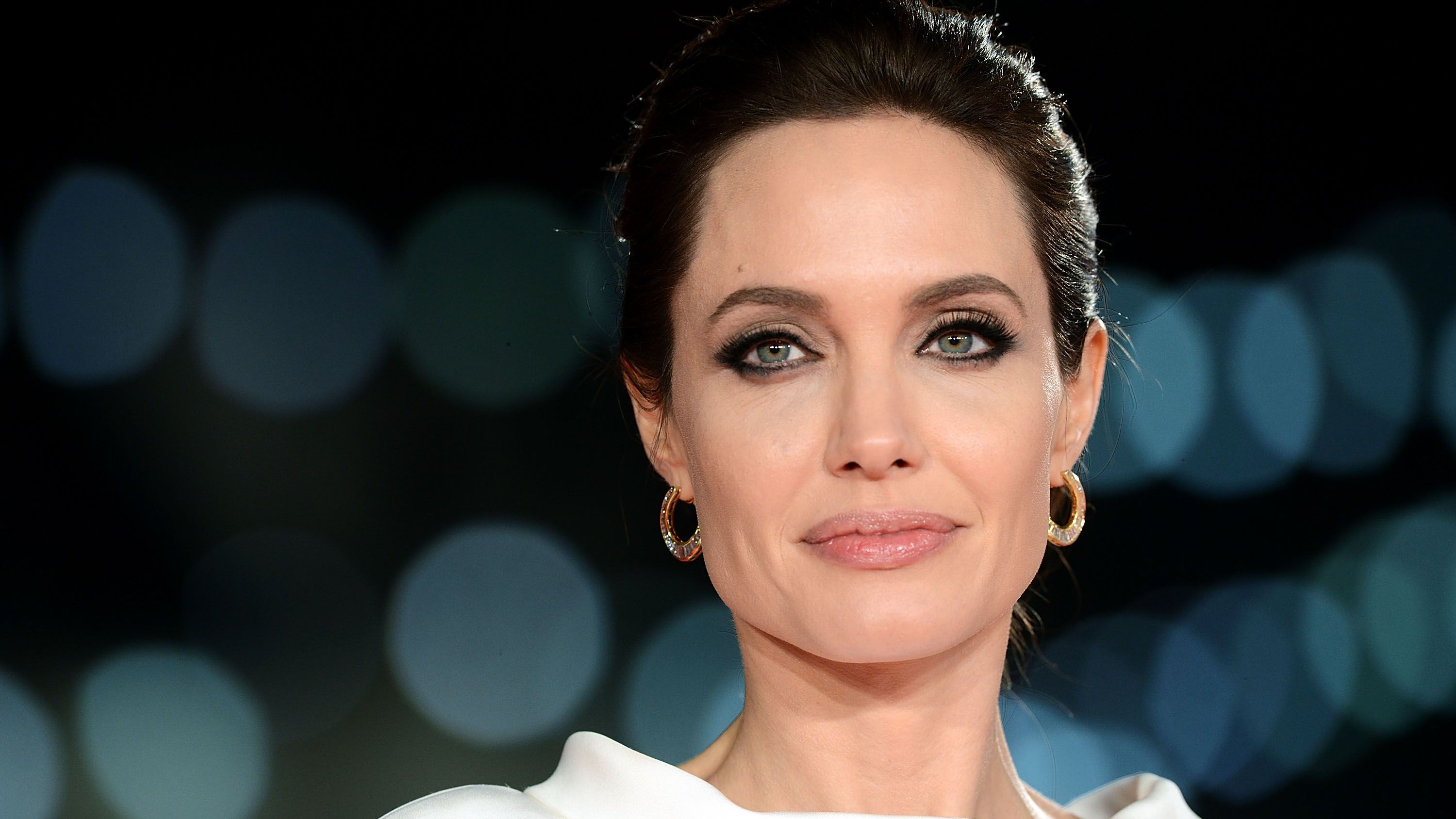 Angelina Jolie Changes Name to Angelina Jolie Pitt | Celebrity Married