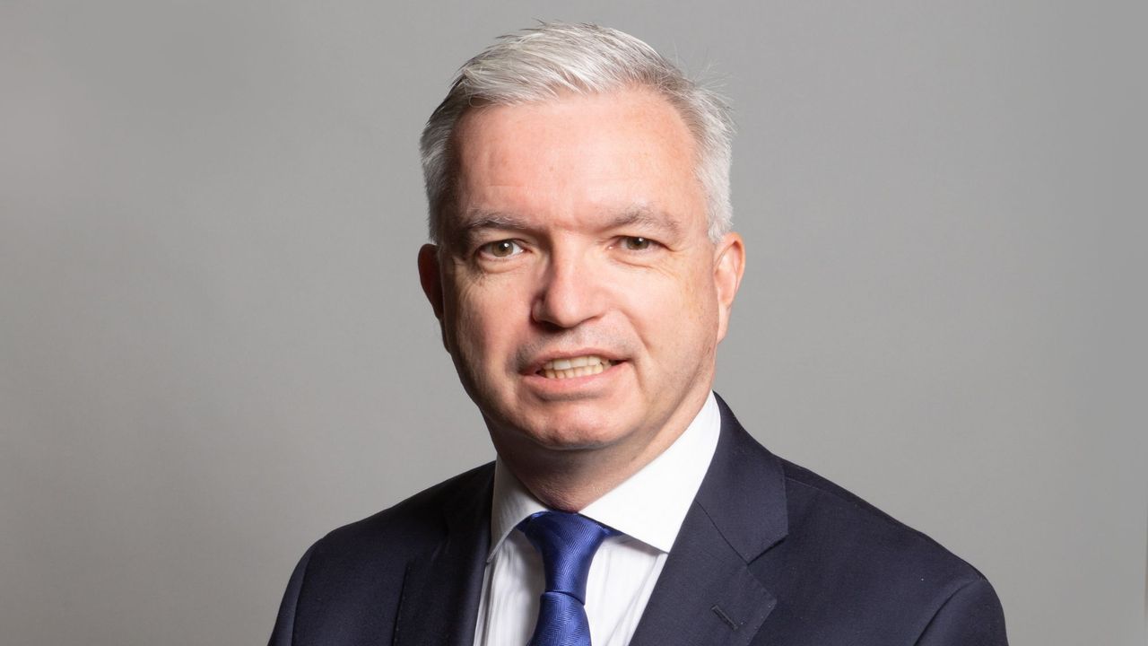 Mark Menzies official portrait