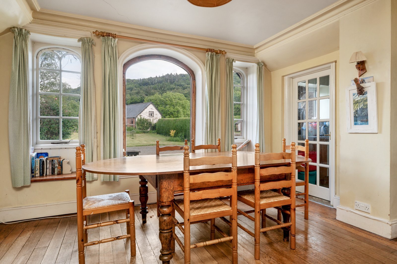 Cefnllysgwynne Estate Property for Sale